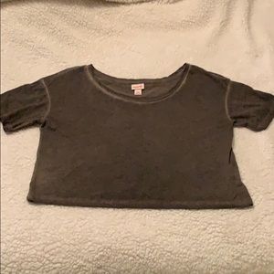 Cropped short sleeve shirt